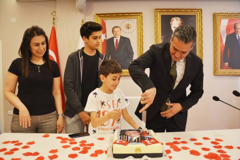 Belen Belediye Personellerinden Başkan Gül'e Sürpriz Doğum Günü...